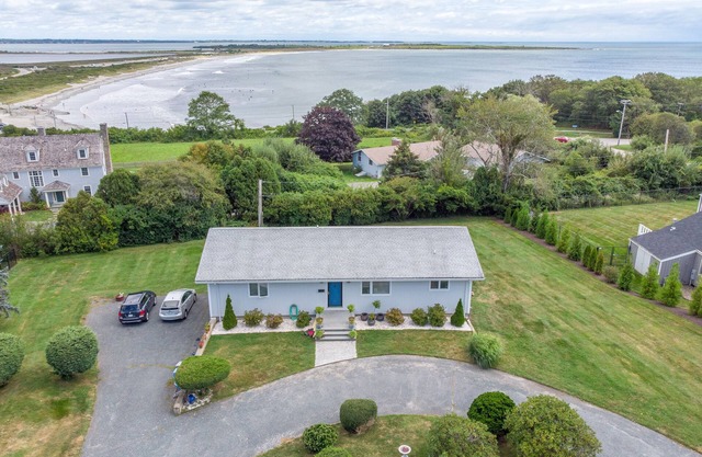 Beach House Overlooking Sachuest Beach And Wildlife Refuge Next To St. Georges