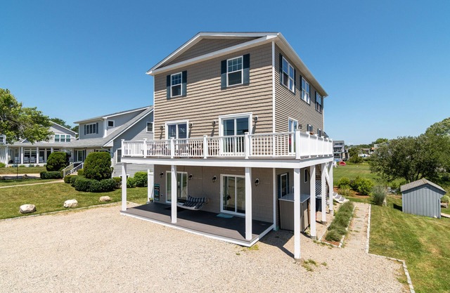 Beach House - Walk to gorgeous Beach - 150 Yards to beach
