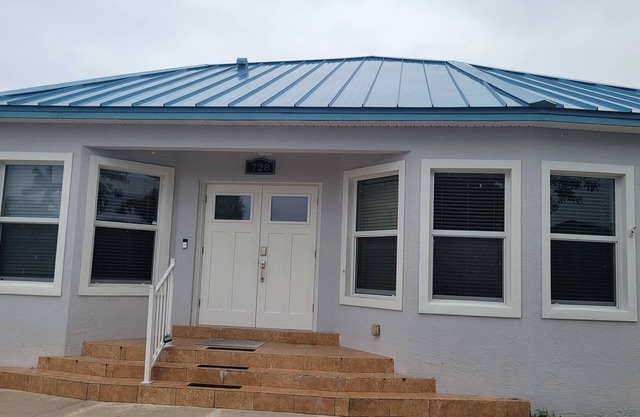 Beach house within walking distance to the beach 2 bed 2 bath