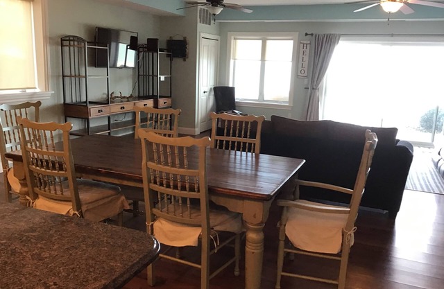 BEACH LEVEL LAKE FRONT CONDO L02-5 Queen beds. Perfect for families with kids