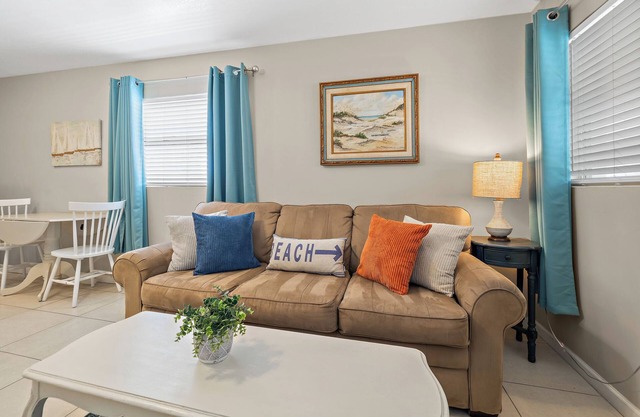 Beach Living | Few Steps to the Sand | Budget Stay