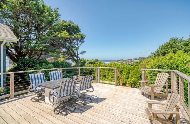 Beach Pines Bungalow by AvantStay | Cottage Steps to the Beach w/Private Yard