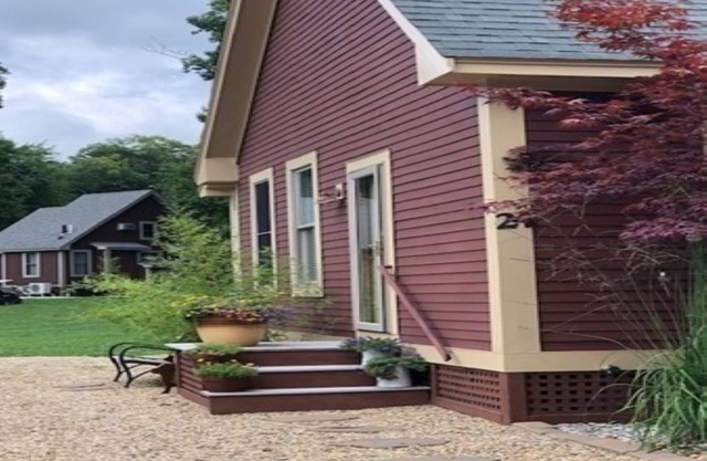 Beach & pond Cottage