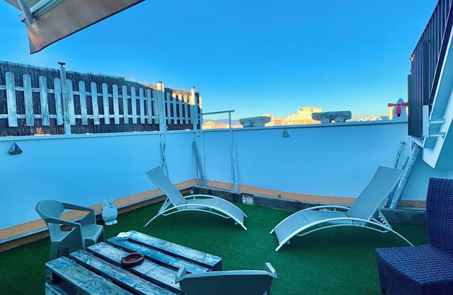 BEACH PORT FORUM BARCELONA-TRIPLEX 160M2-CHILL OUT 30M2-9 PEOPLE-WIFI 1GB-NEFLIX