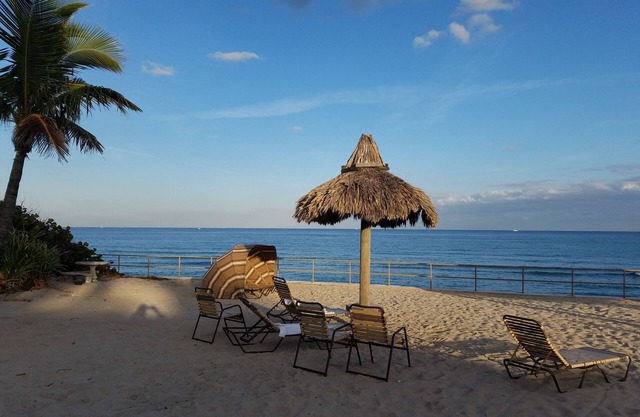 Beach Resort Villa , 2 br/2 ba, just steps to beach & golf & pool & Waterway