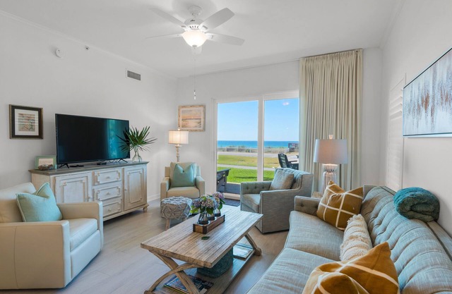 Beach Retreat 111, Renovated 3 Bed, 3 Bath, Family and Pet Friendly