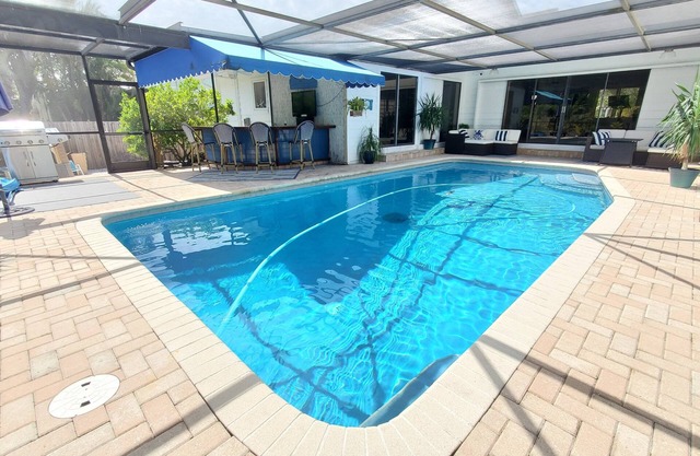Beach Retreat with Private Pool, 5 min to beach, Sleeps 6