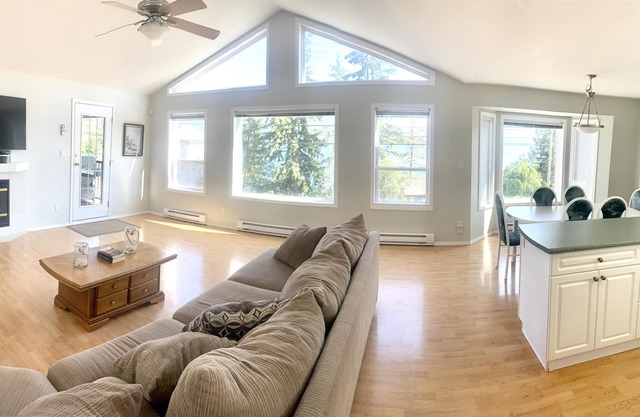"BEACH SIDE" Duplex - Semi-Waterfront