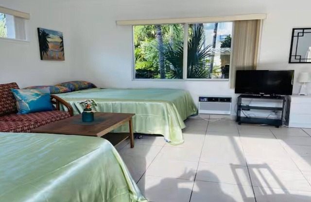 Beach Tide Motel - #10 Studio 2 Queen Beds