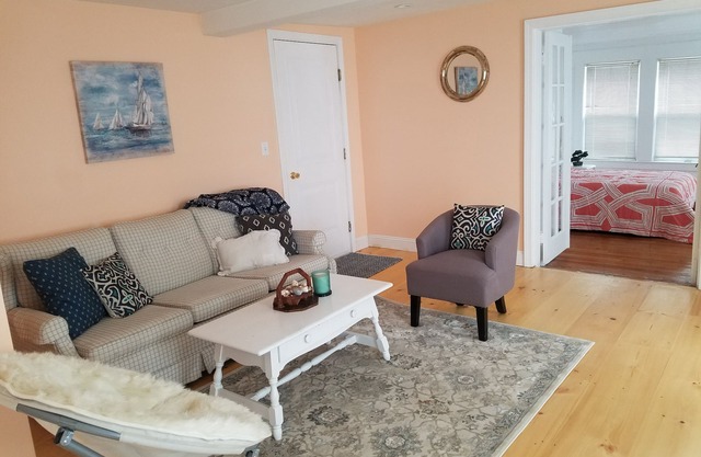 Beach Vibes & Fun Colors in the Seashell Suite