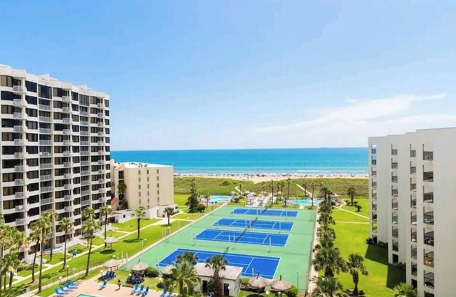 Beach view 3 bedroom condo 2 minute walk from the beach!