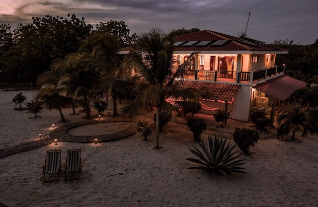 BEACH VILLA - BEACHFRONT - A/C/HOT SHOWER