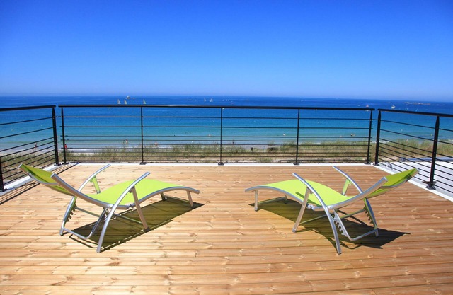 Beach villa in Plouescat, superb sea view, feet in the water