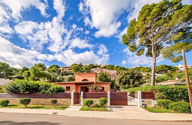 Beach Villa Margot for six people with people