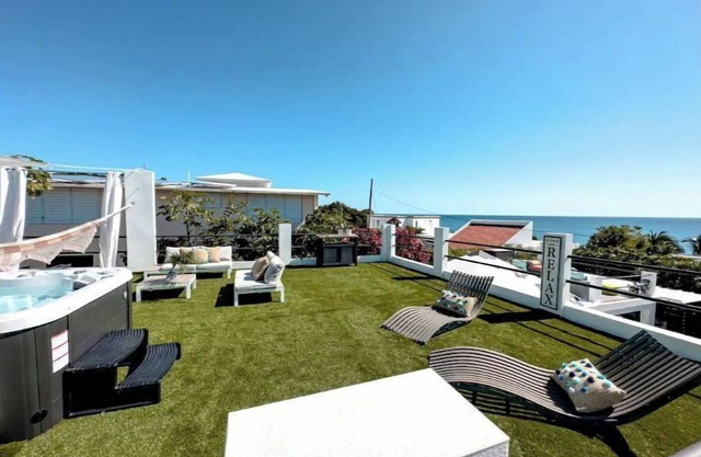 Beach Villa Mojoneo @ El Cocal. Secluded beach, Rooftop, Jacuzzi, Pool table