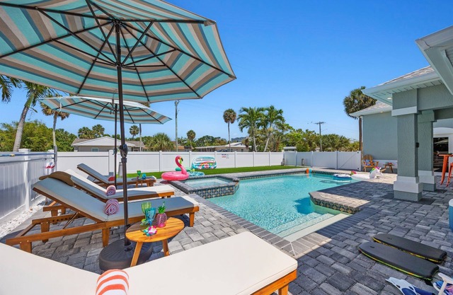 Beach Walk Retreat*Heated Pool*Spa*Firepit*Games