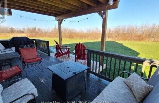Beach Wood Chalet in Cap-Pelé, NBn