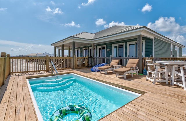 Beachaholic | Heated Pool with fall openings
