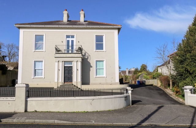 BEACHCOMBER, family friendly, country holiday cottage in Ballycastle
