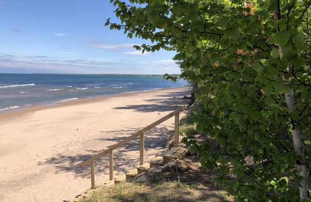 Beachcomber's Cottage-Private Lake Superior beach retreat+30 min Pictured Rocks!