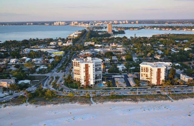 Beachfront 2 beds/2 baths w/Balcony LIDO BEACH TOWERS