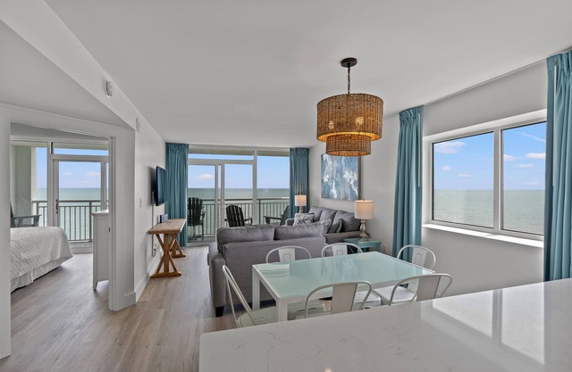 BEACHFRONT - 2024 Remodel - Lazy River - Tiki Bar - 100+ 5 Stars - Oceanfront!