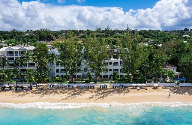 Beachfront 3 bedroom apartment with exquisite panoramic views