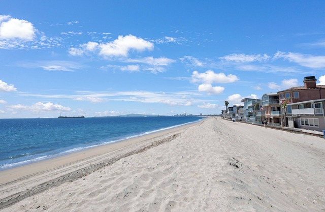 Beachfront 3-bedroom home centrally located on the Long Beach peninsula