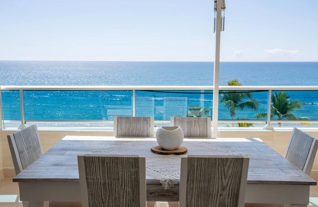 Beachfront| 3BR| King Bed| Full Kitchen| 170m²