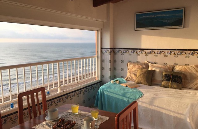 Beachfront and Bright Apartment