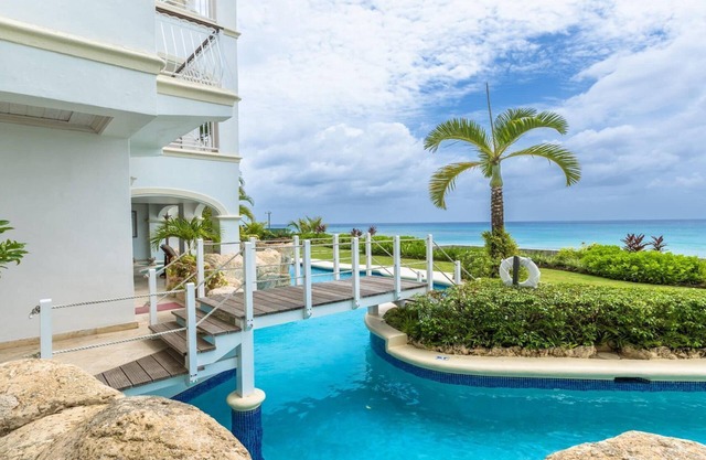 Beachfront Apartment With Plunge Pool & Direct Access To Paynes Bay Beach
