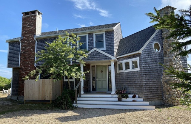 Beachfront Aquinnah home. Beautiful views!