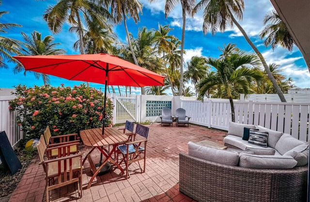 Beachfront Bliss for 6 – Soak in the Ocean Vibes
