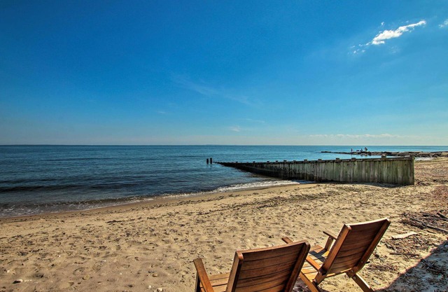 Beachfront Bliss , Inviting 3 bedroom + loft at Hawks Nest Beach!