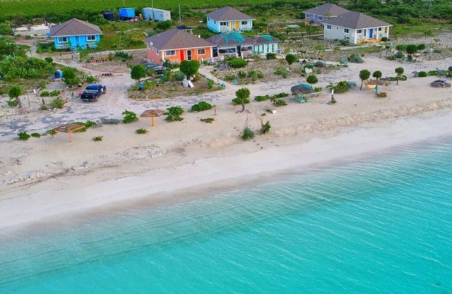 Beachfront King Villa, Rollezz