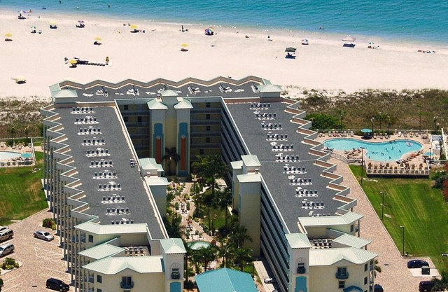 Beachfront Condo: 2 Pools & Balcony