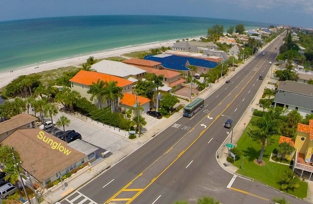 BEACHFRONT CONDO, SIMPLY AMAZING; FREE WIFI CHAIRS BBQ Pkg