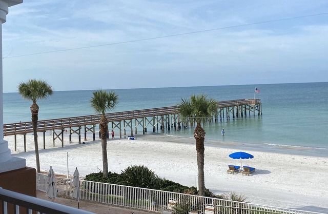 Beachfront Condo at La Contessa!, 3BD/3BA, Poolside Cabana, Private Fishing Pier