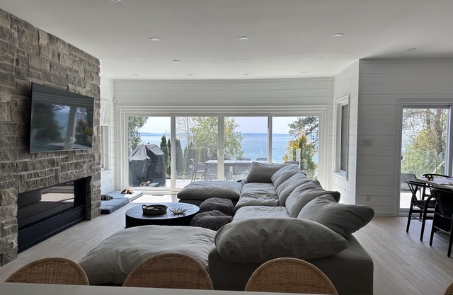 Beachfront cottage getaway on beautiful Georgian Bay