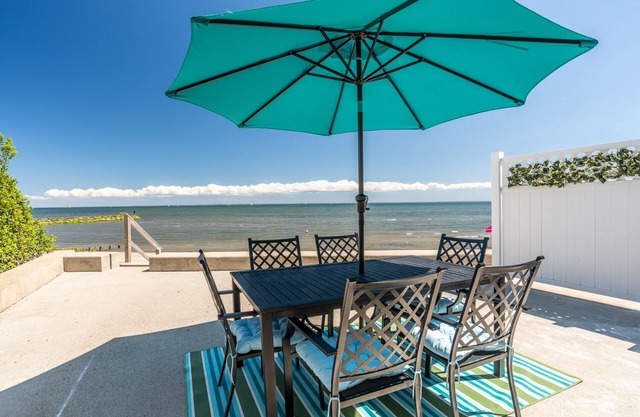 Beachfront cottage located in the heart of Fairfield Beach!