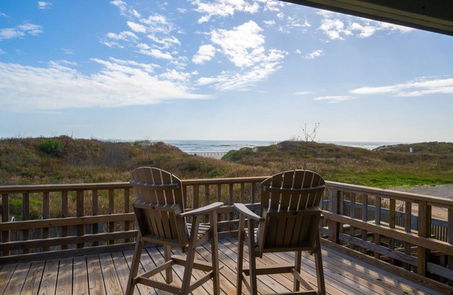 Beachfront, Drive-On Beach! - The Sunshine House