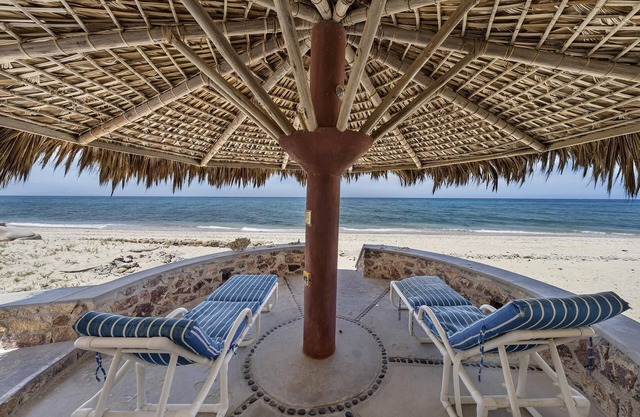 Beachfront Estate - Family and Pet Friendly!