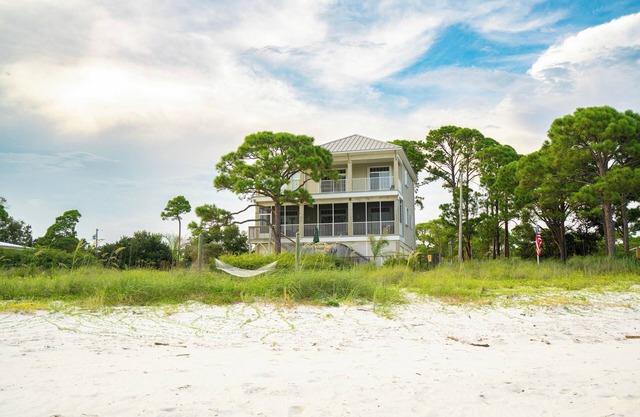🏖️Beachfront🏖️ Forget your worries in this spacious and serene space ♡