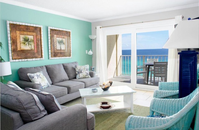 Beachfront & Free Beach Service-Master on Gulf!