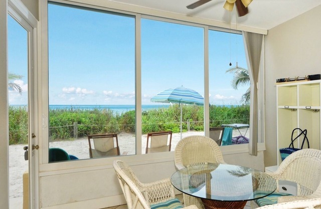 Beachfront Ground Level Suite - Newly Remodeled - Wifi, HDTV