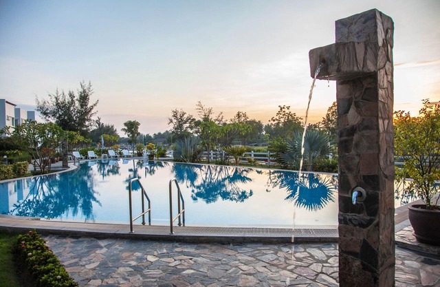 Beachfront house with a real beach location. Private jaquzzi,