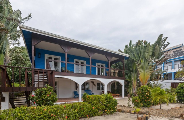 Beachfront home with dock, deck, hammocks, strong WiFi, AC & sea view