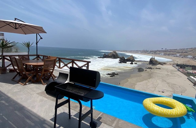 Beachfront house over El Chanque hill with pool, barbecue area and amazing view