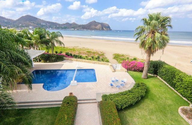 BEACHFRONT Luxury Villa 20,000 Square Feet Ocean Front Housekeeper & Guards