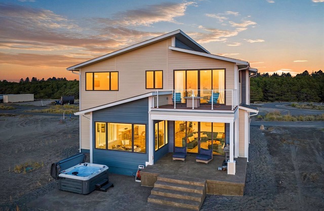 BEACHFRONT Luxe Hot Tub Game Room Sleeps 14 + Pet Friendly EV Charger